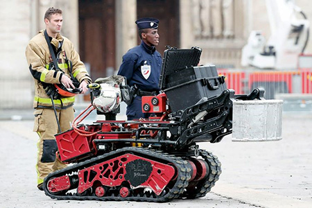 Colossus is about 1,6 m long, 78 wide and 76 cm tall. It weights 500kg empty. Fotos: Shark Robotics; Ian Langsdon/Keystone